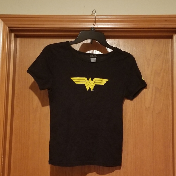 Tops - Wonder woman tee shirt